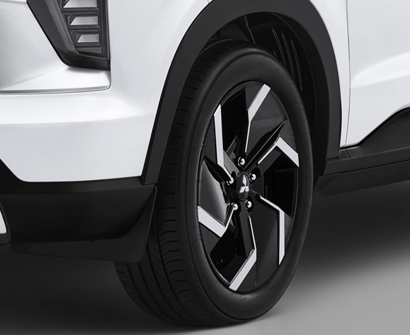 Xforce Hybrid is equipped with new Two-tone 18 inch Alloy Wheel