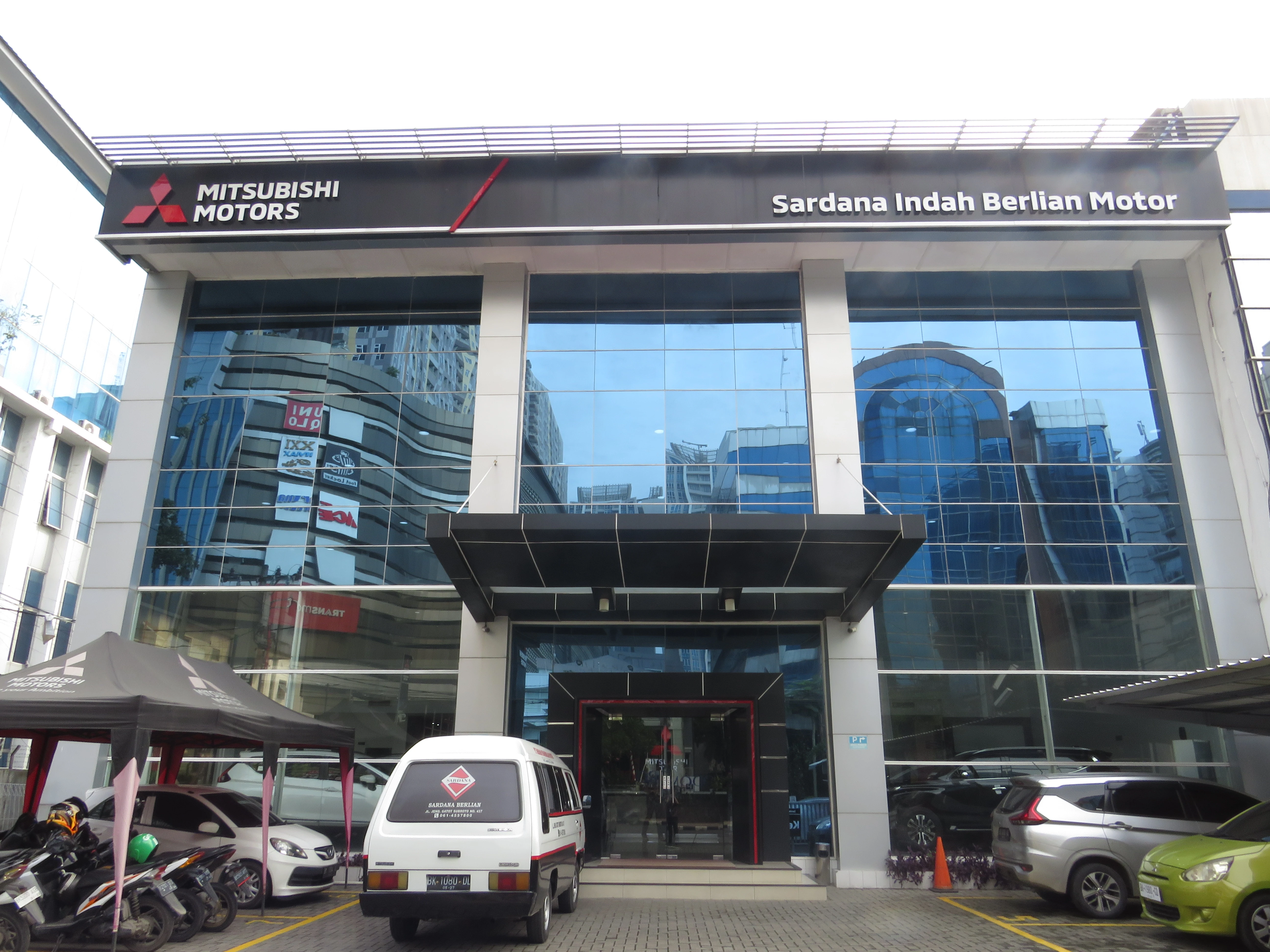 Gedung Mitsubishi Sardana Medan Putri Hijau